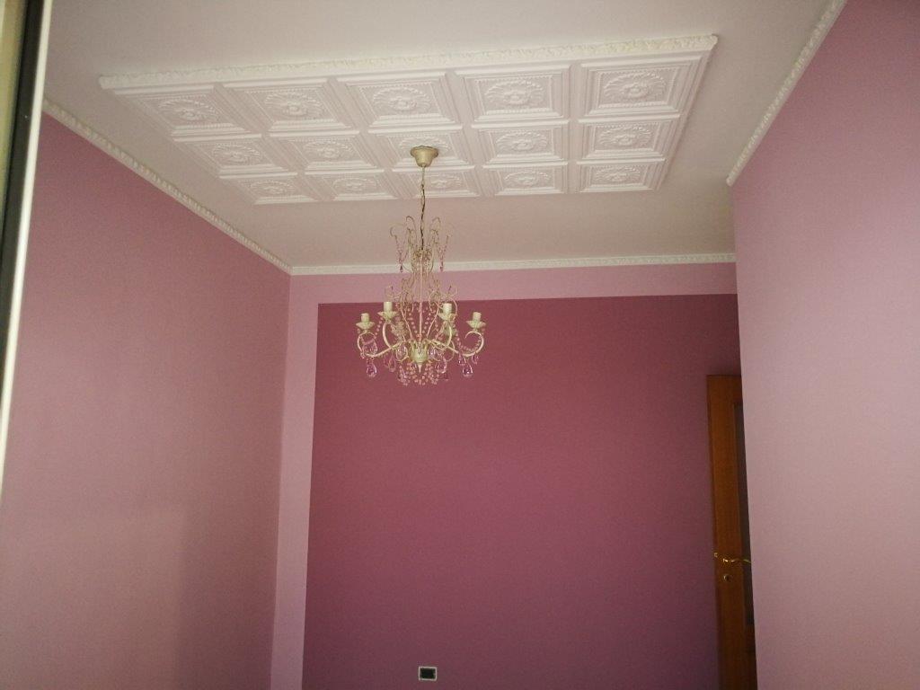 Apribottiglie da muro con sottobicchieri beige rosa dei venti